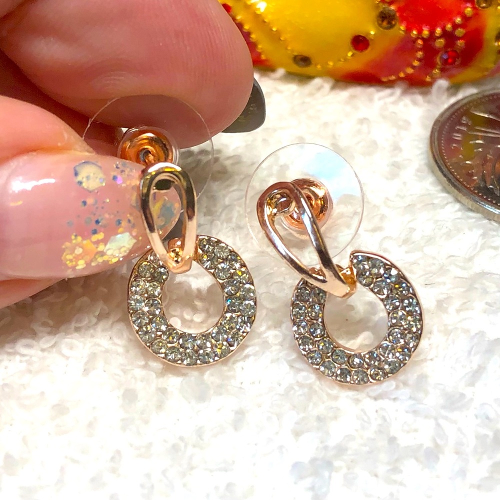 Rose Gold and rhinestone stud earrings NWOT- Circle